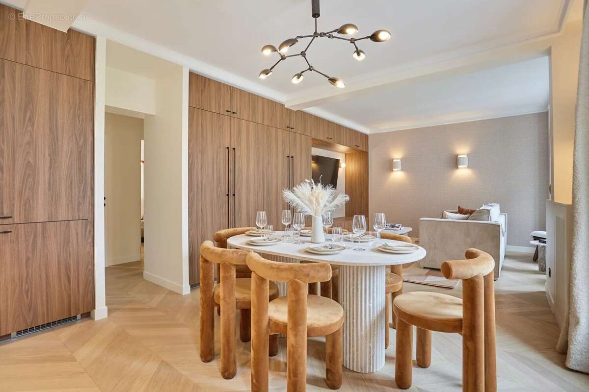 Appartement à NEUILLY-SUR-SEINE