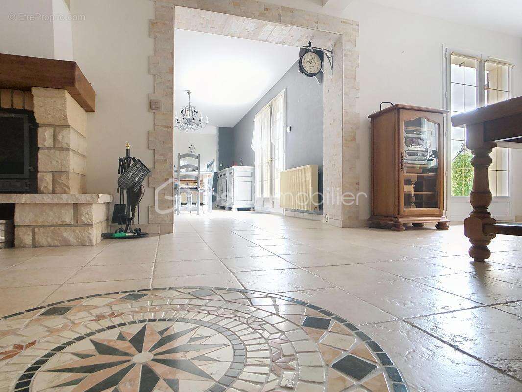 Maison à EGREVILLE