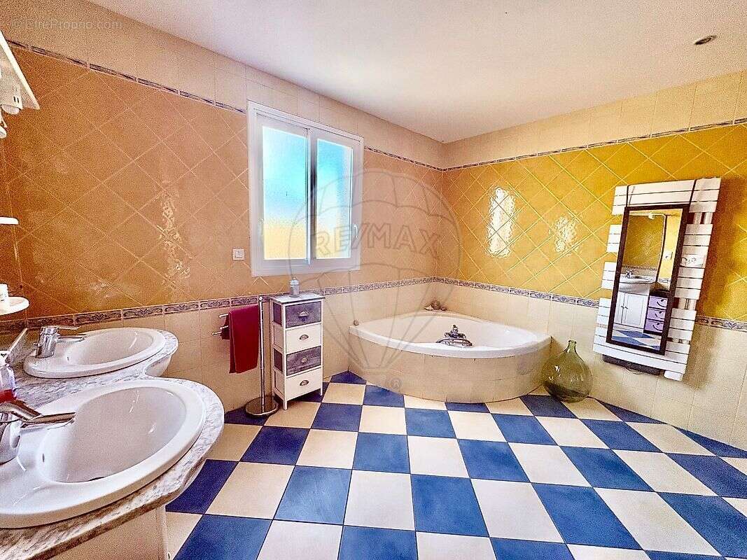 Maison à MESCHERS-SUR-GIRONDE