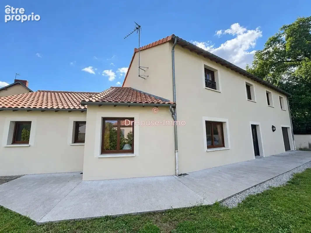 Maison 7 pièces 205 m² à vendre à Beaumont (86490) - photo 2