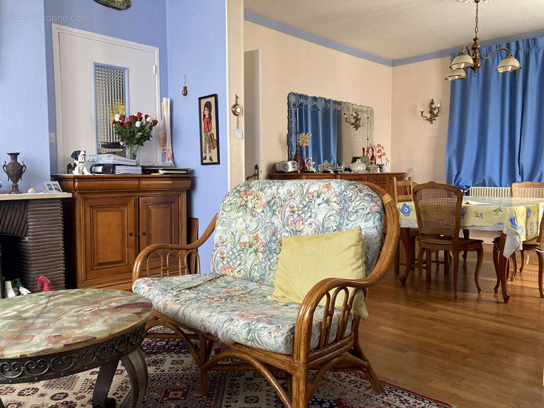 Maison à DONVILLE-LES-BAINS