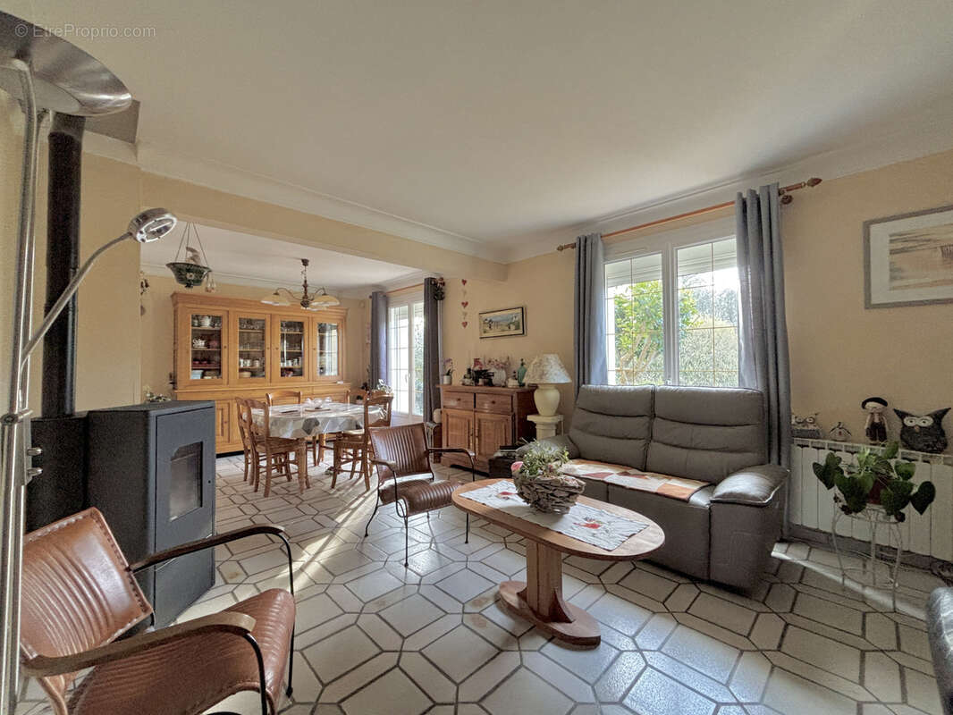 Maison à COLOMBIERS-SUR-SEULLES