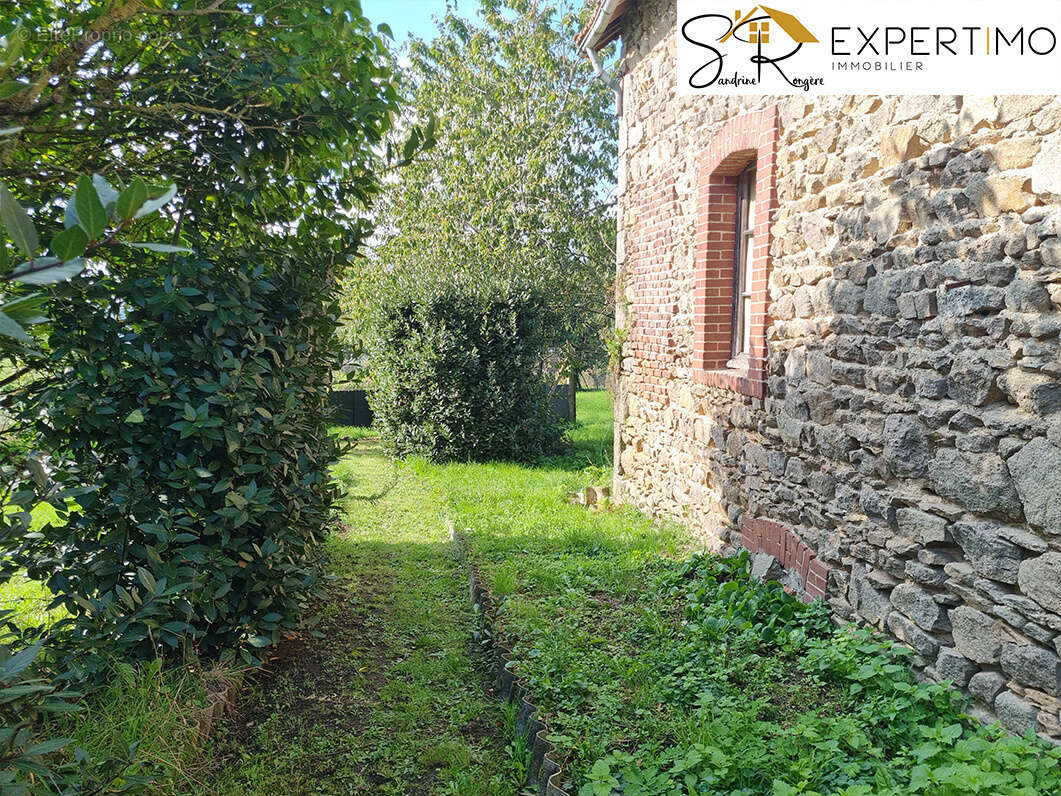 Maison + Grange + Bâtiment Annexe   Terrain 1004 m2 - photo 4