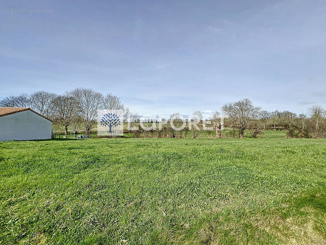 Terrain à SAINT-AUBIN-LE-CLOUD