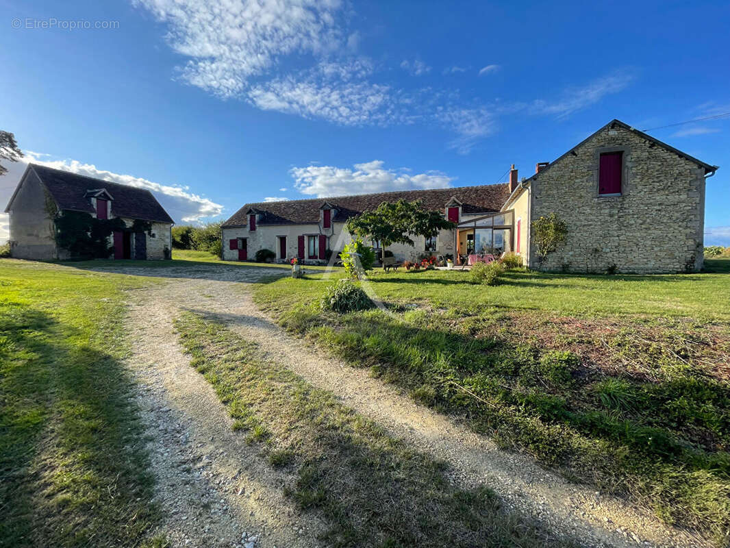 Maison à NOUANS-LES-FONTAINES