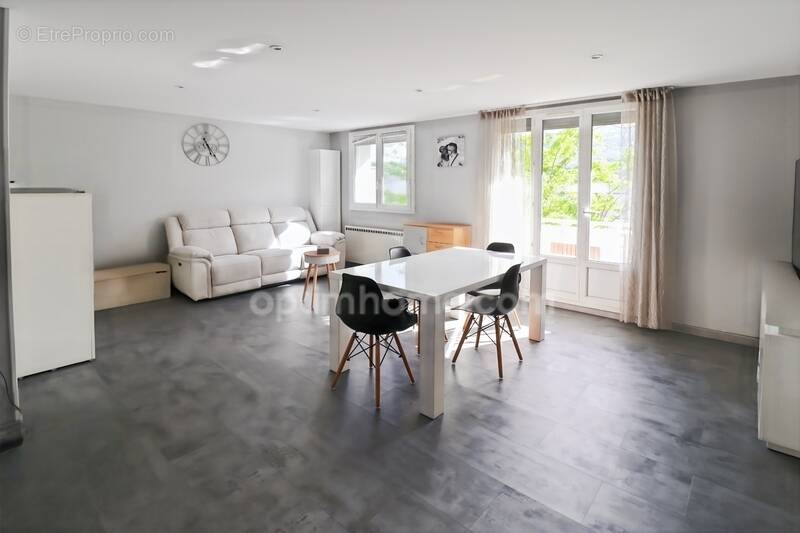 Appartement à FONTAINE