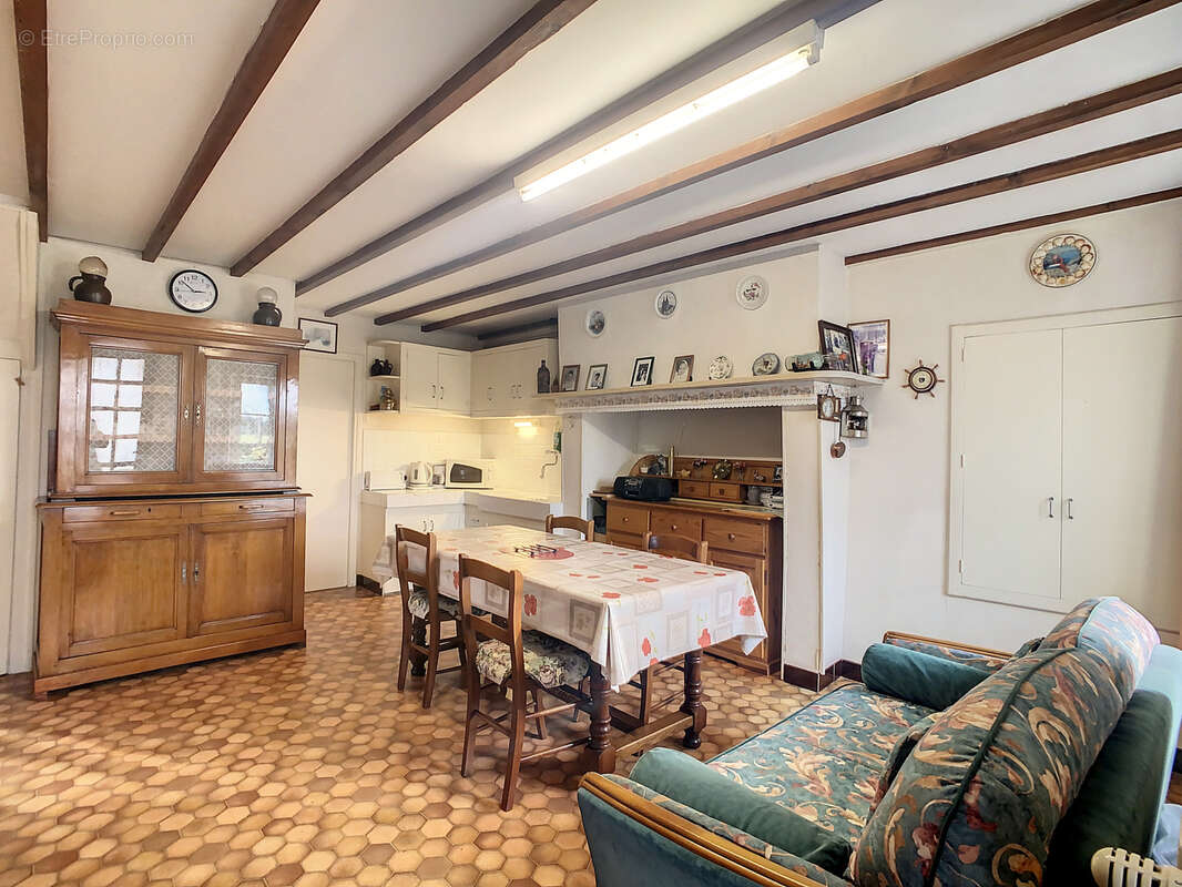 Maison à LES MOITIERS-D'ALLONNE