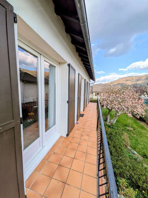 Maison à VIC-SUR-CERE