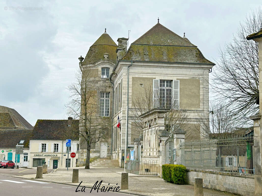 Maison à COURSON-LES-CARRIERES