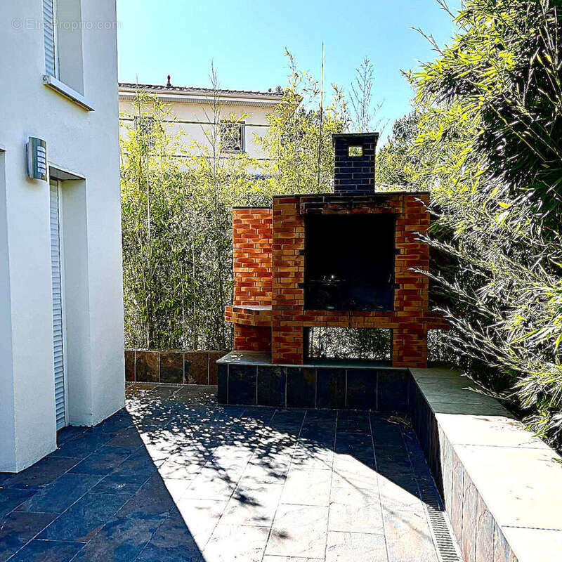 Maison à AMBARES-ET-LAGRAVE