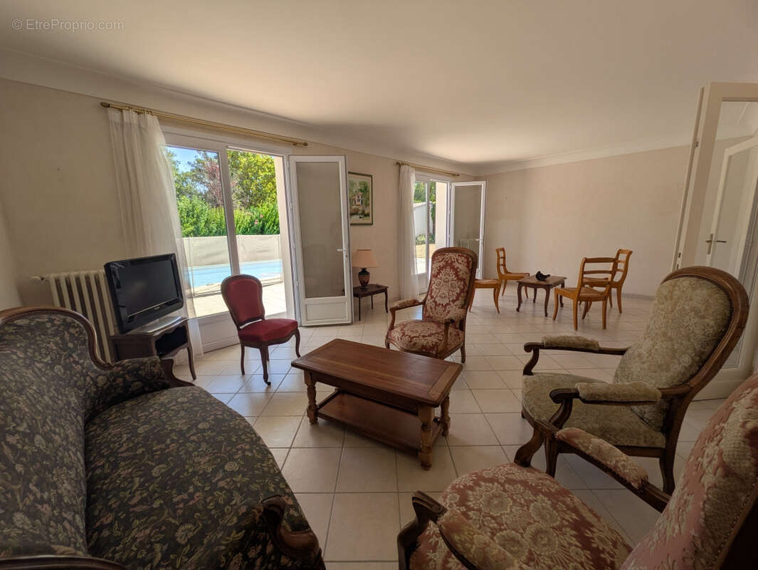À découvrir sans tarder ! Belle maison familiale avec piscine   Saintes Rive Gauche - photo 4