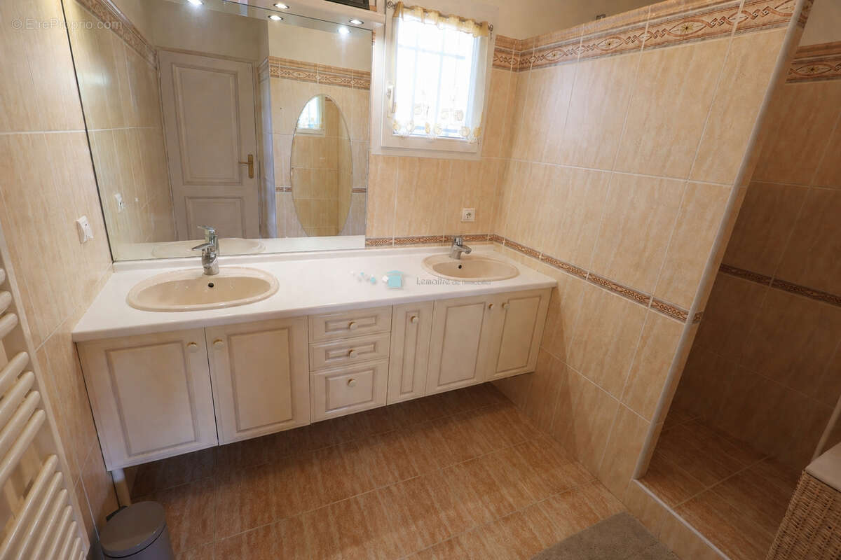VILLA 130 m² et sous sol total sur 1575 m² de terrain avec piscine - photo 17