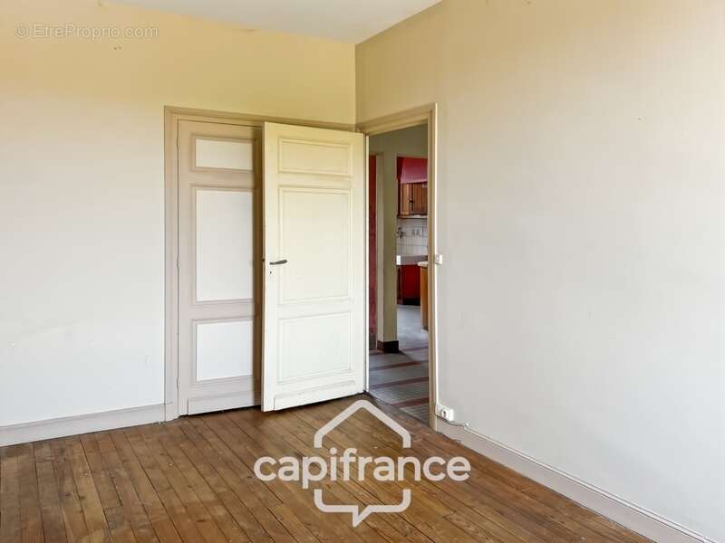 Maison à renover avec fort potentiel, cour et garage - photo 10
