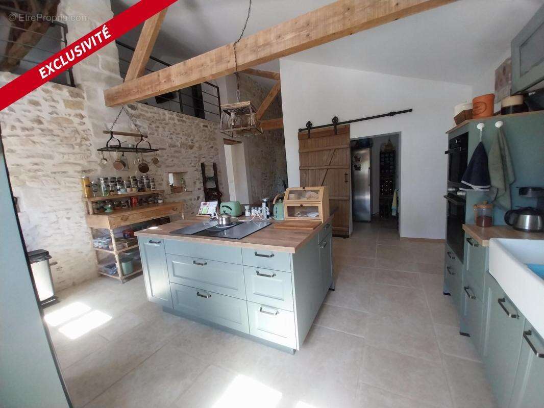 Maison de caractère de plus de 290 m² offrant actuellement 2 chambres et un potentiel de 4 à 5 chambres selon les besoins - photo 3