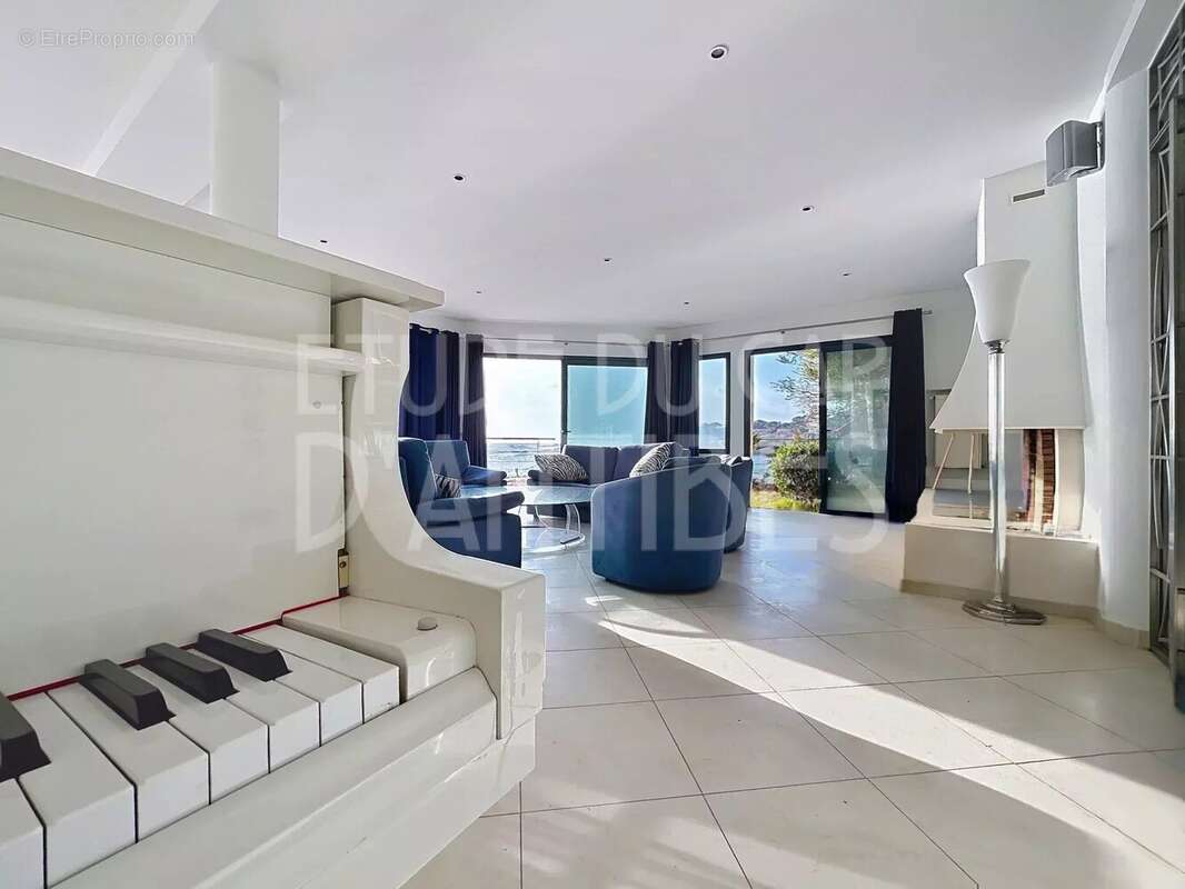 Maison à ROQUEBRUNE-SUR-ARGENS