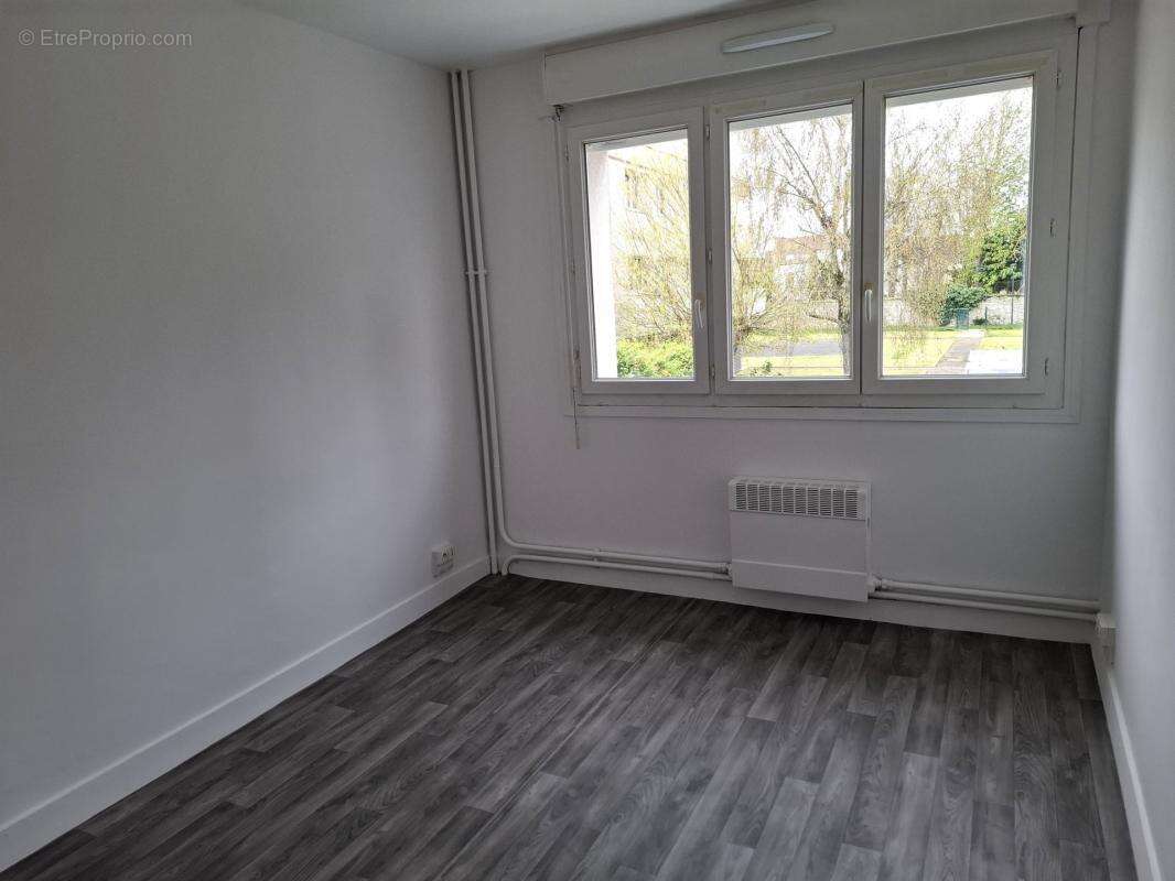 Appartement à COUBERT