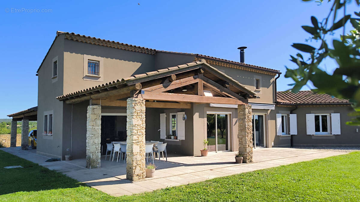 Propriété d’exception avec piscine et 3 600 m2 en bordure de campagne près d’Uzès - photo 2