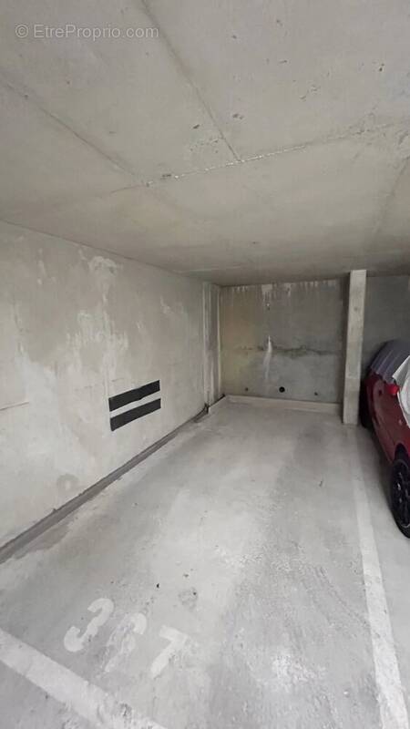 Parking à MOUGINS