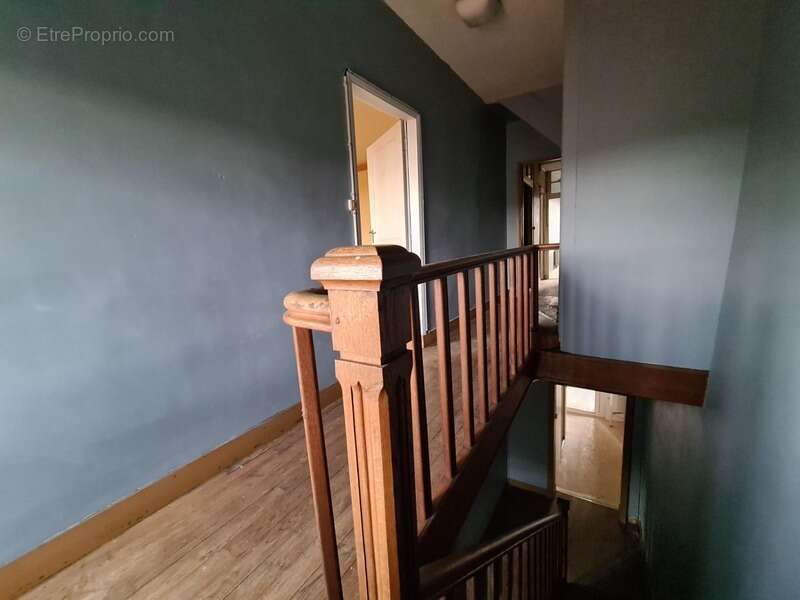 Appartement à VILLEBOIS-LAVALETTE