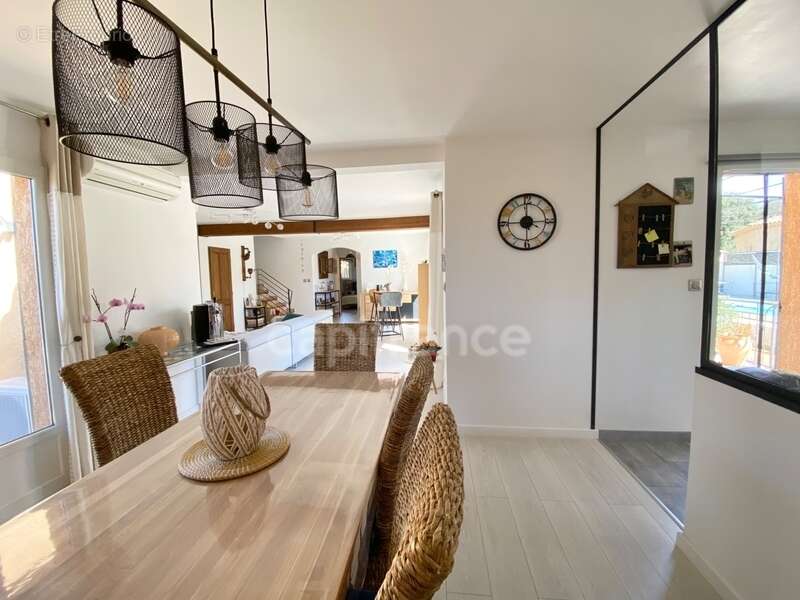 Maison à vendre 5 minutes d’Uzès : Villa lumineuse T5 116 m2 avec piscine, garage, terrain 1200m2 - photo 3