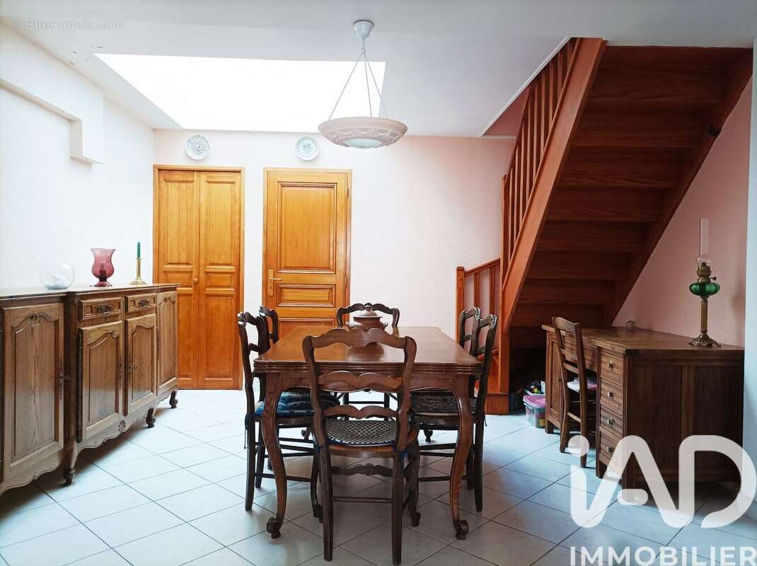 Maison 125 m² à Corme-Royal  - photo 9