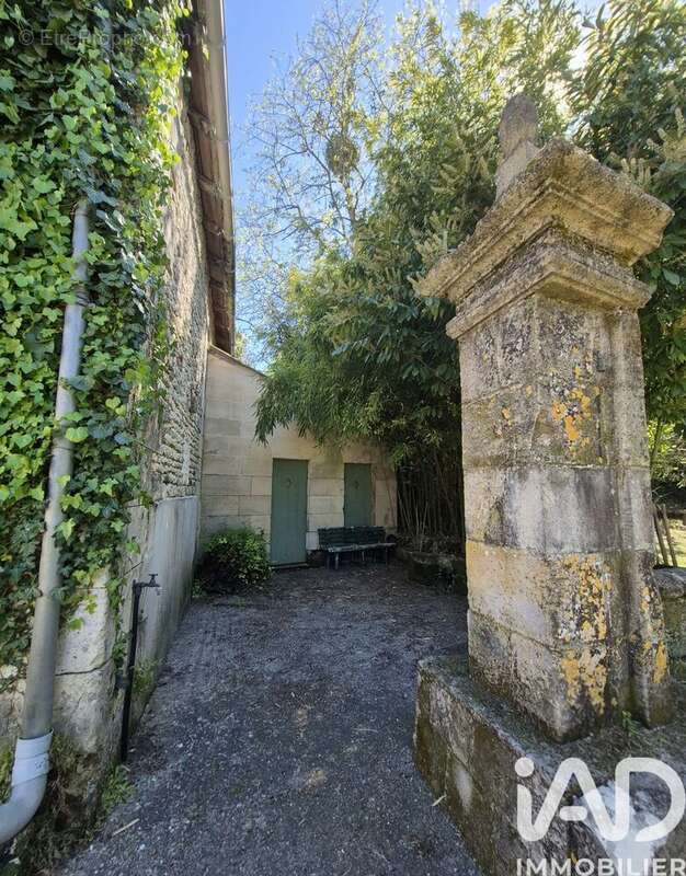 Maison 188 m² à Ozillac  - photo 3