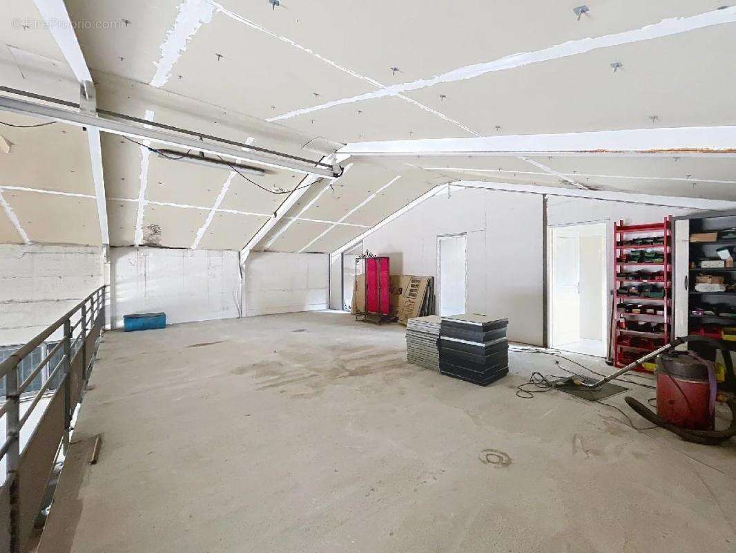 Commerce à PEYROULES