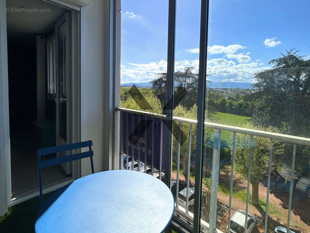 Appartement à LE COTEAU