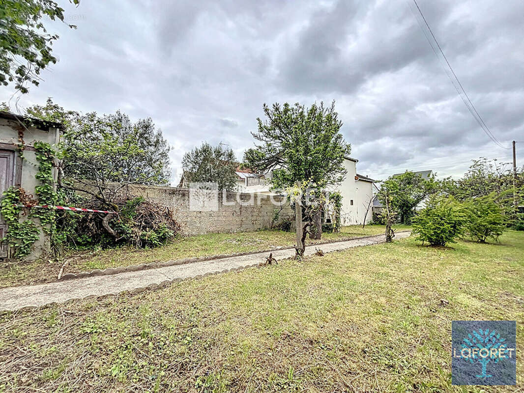 Terrain à VIGNEUX-SUR-SEINE