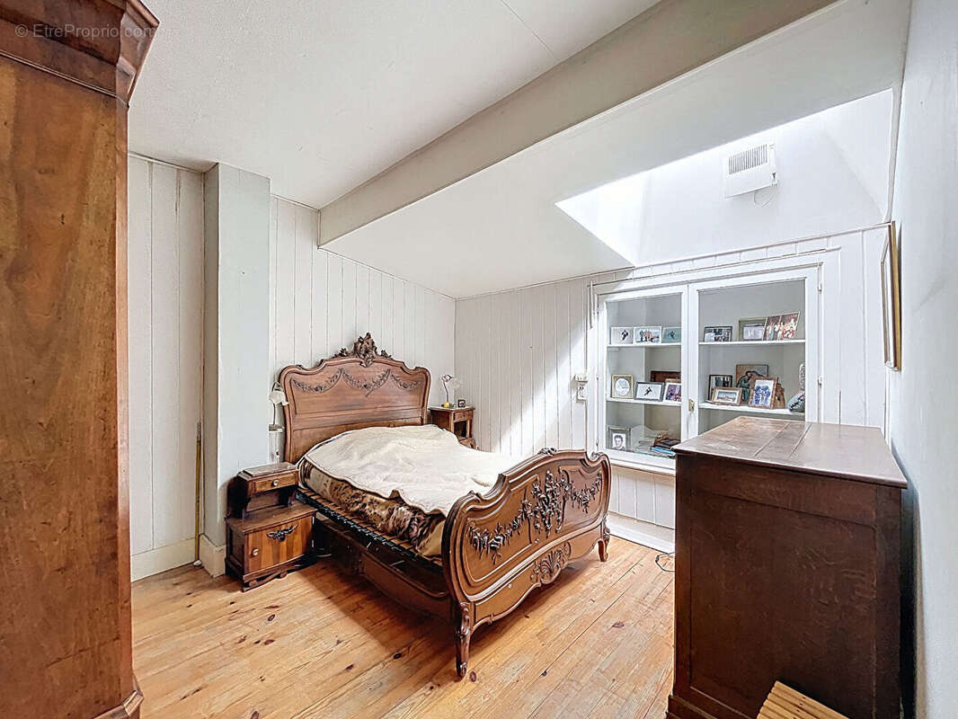 Maison à NEUVILLE-SUR-SAONE