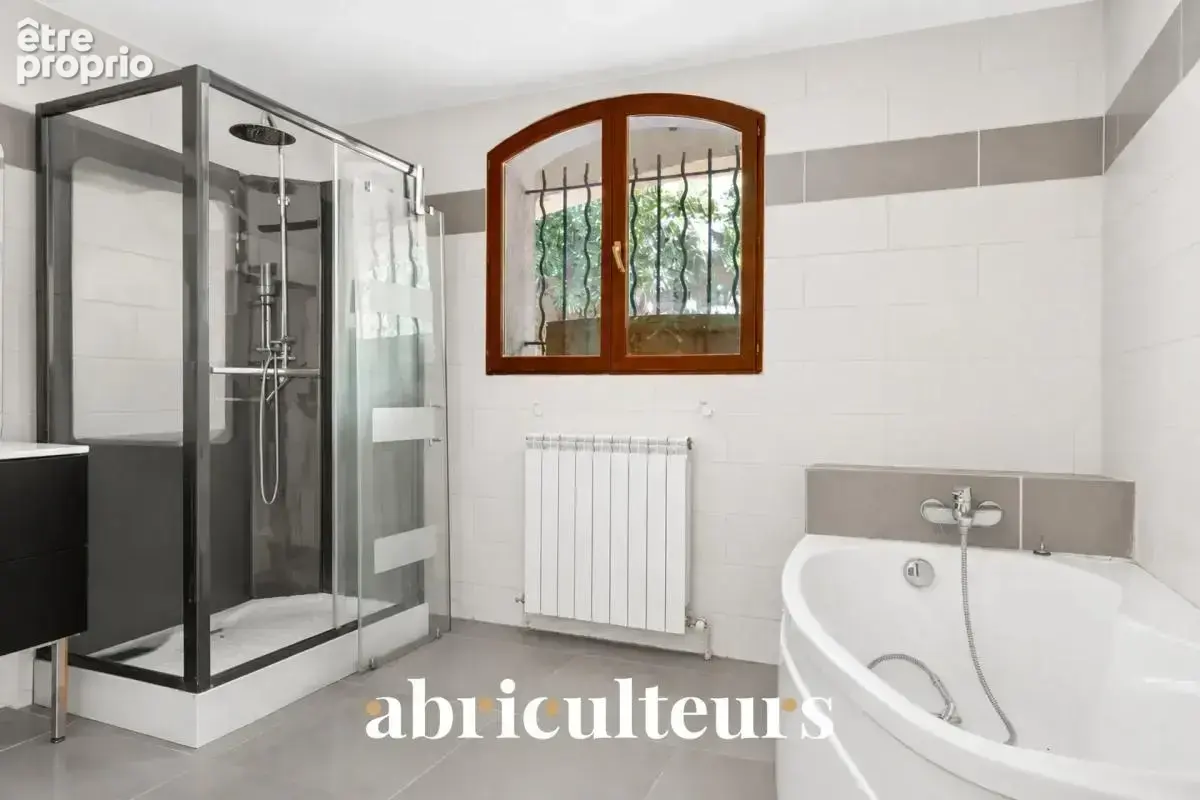 LES PENNES-MIRABEAU – Villa 230 m², piscine + 3 appartements loués - photo 12