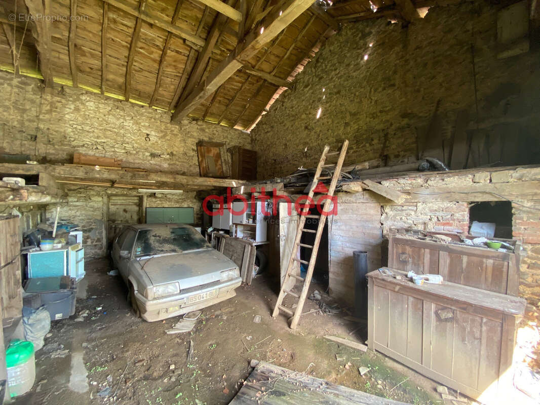Maison de village et grange à rénover avec terrain constructible - photo 5