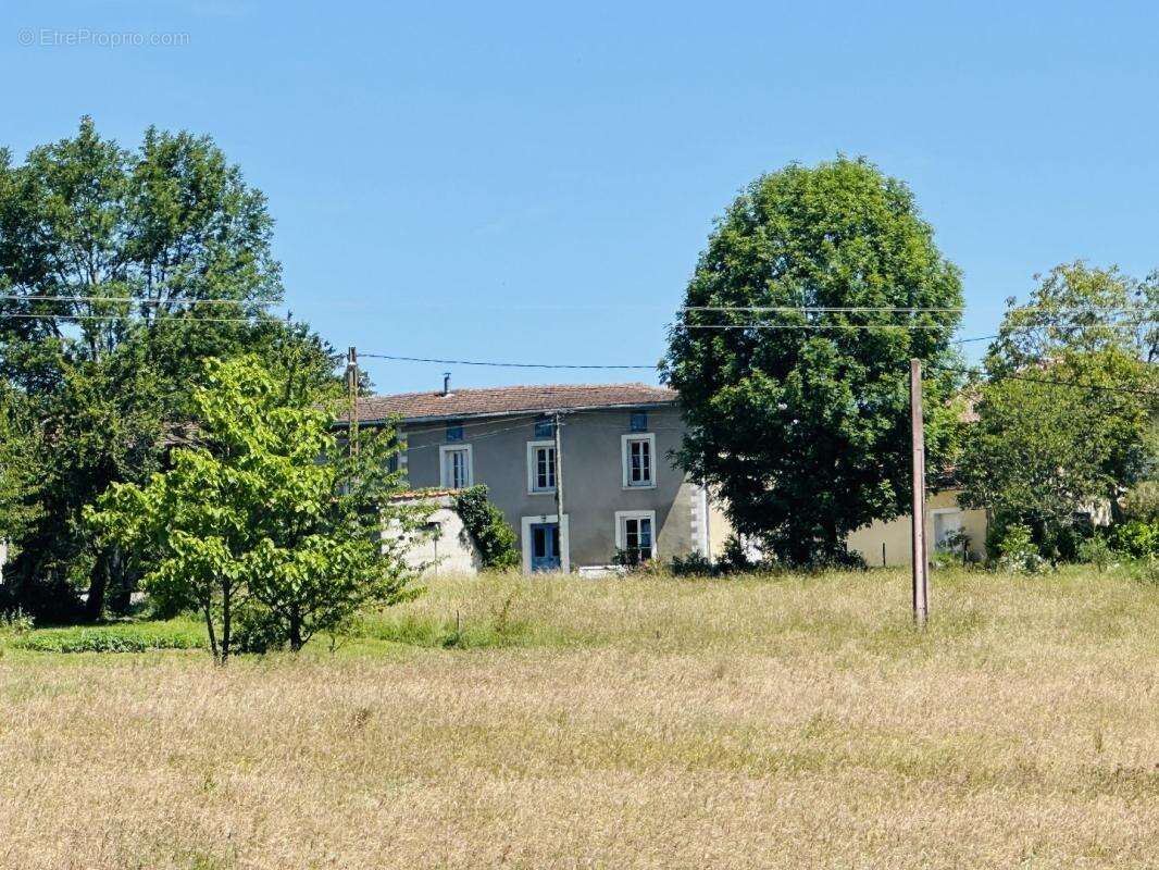 Maison à LASSERRE