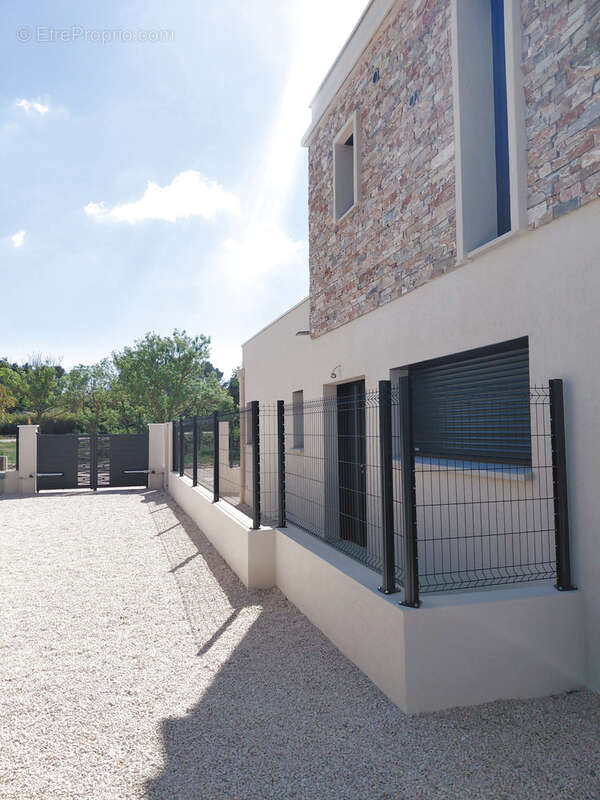 Maison à POURRIERES