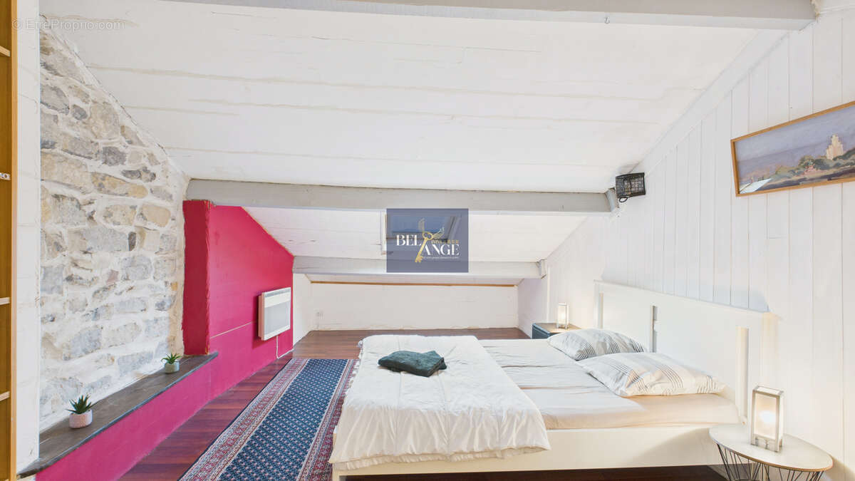 Maison à VILLENEUVE-DE-BERG