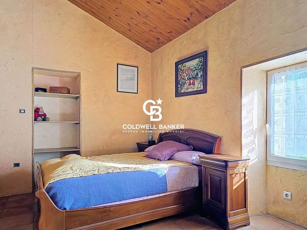 Maison à CHAMPAGNE-LES-MARAIS