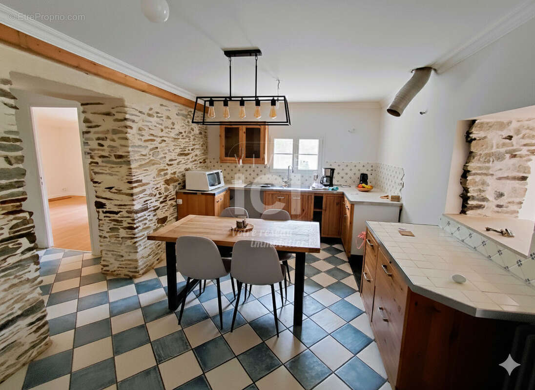 Maison à SAINTE-LUCE-SUR-LOIRE