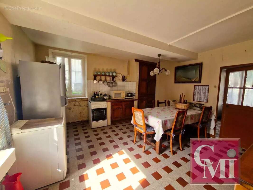 Du potentiel pour cette bâtisse ancienne avec grange ( à rén - photo 3