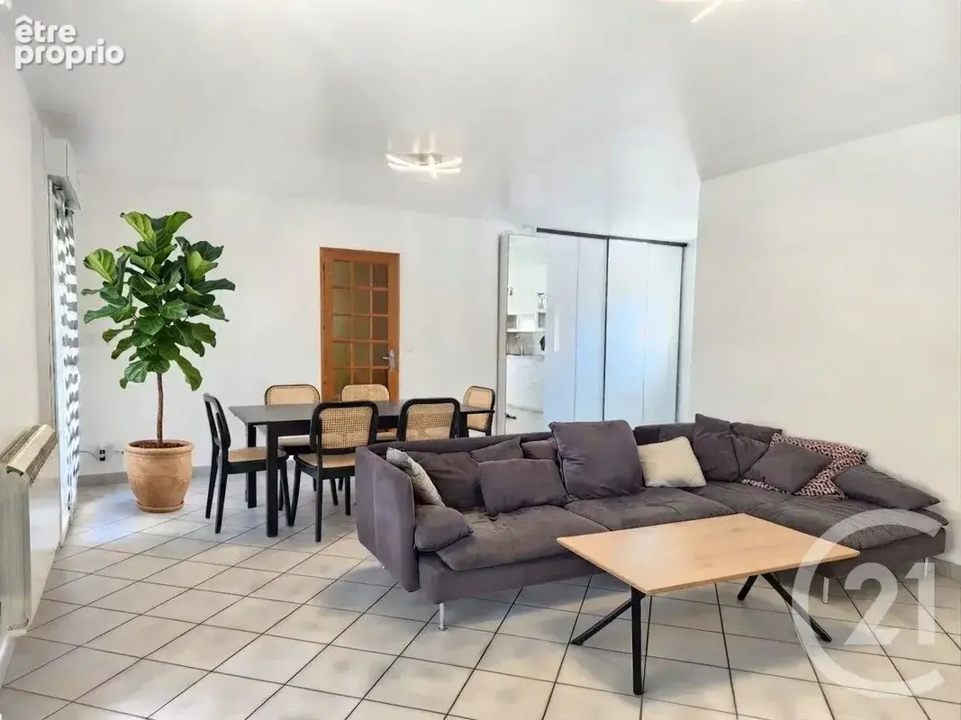 Maison 6 pièces 130 m² à vendre à Saint-Laurent-De-Mure (69720) - photo 4