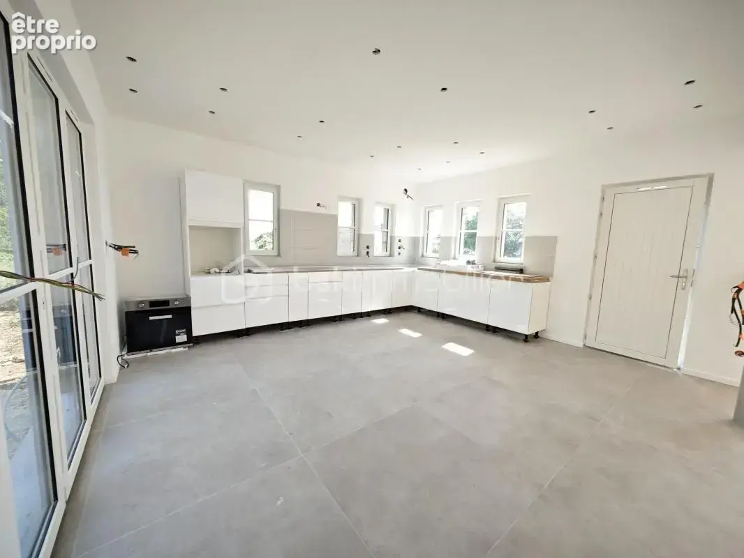 Maison d'architecte vue panoramique, d’une superficie de 144 m², sur sous-sol de 56 m² édifié sur terrain de 410 m² arboré et pa - photo 10
