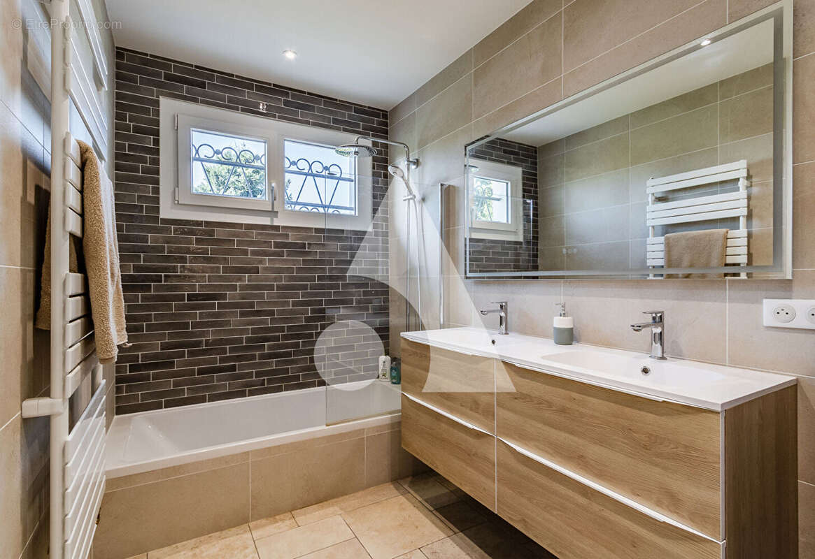 Maison à CHAZAY-D&#039;AZERGUES