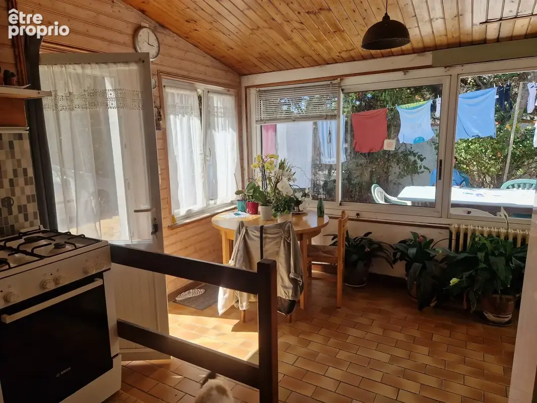Maison ancienne à rafraîchir à l'entrée de Cadouère. - photo 2