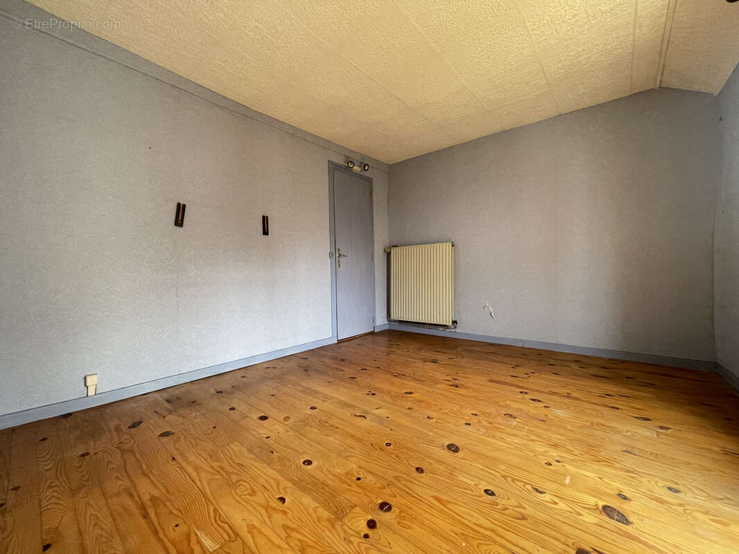 Exclusivité - Maison de ville 65m2 sur un terrain de 405 m2 avec un fort potentiel - photo 5