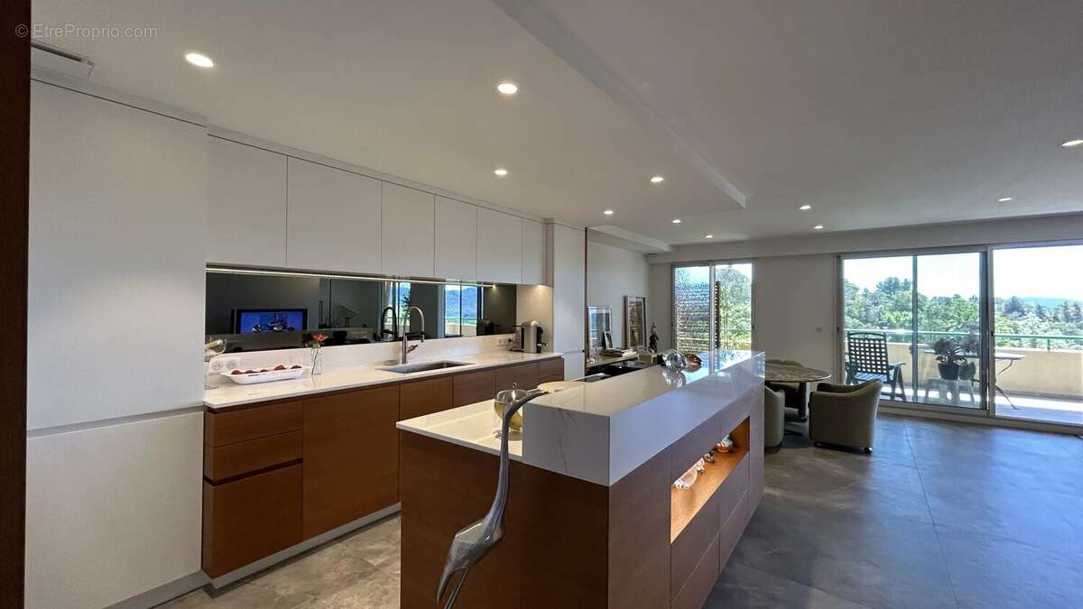 Appartement à MANDELIEU-LA-NAPOULE