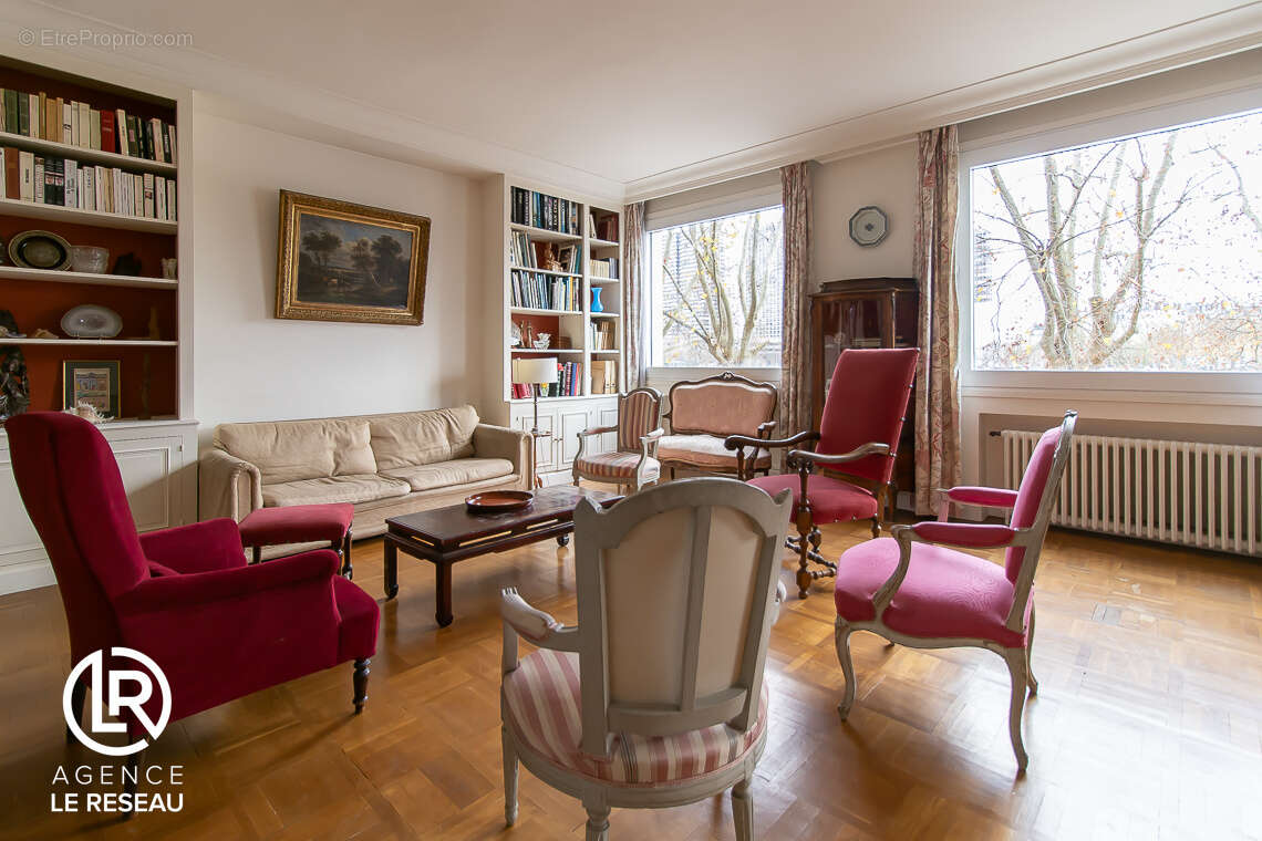 Appartement à PARIS-16E