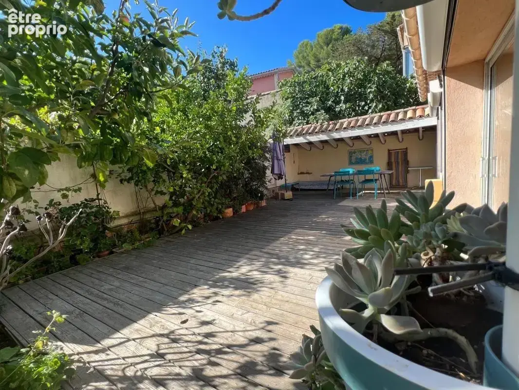 A vendre la seyne sur mer 83500 quartier mar-vivo  maison de caractere a 150 m de la plage - photo 2