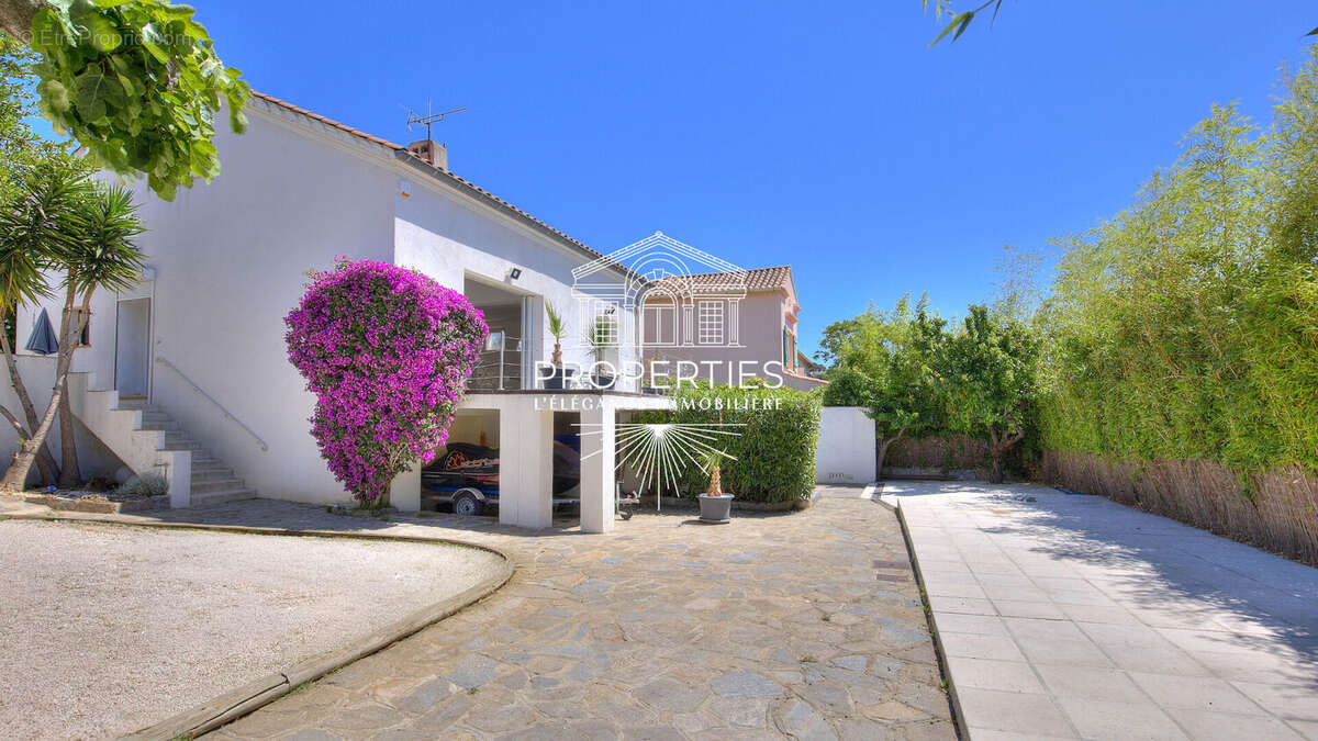 Bormes - le pin - maison de 143m² - garage - dependance - piscine - photo 15
