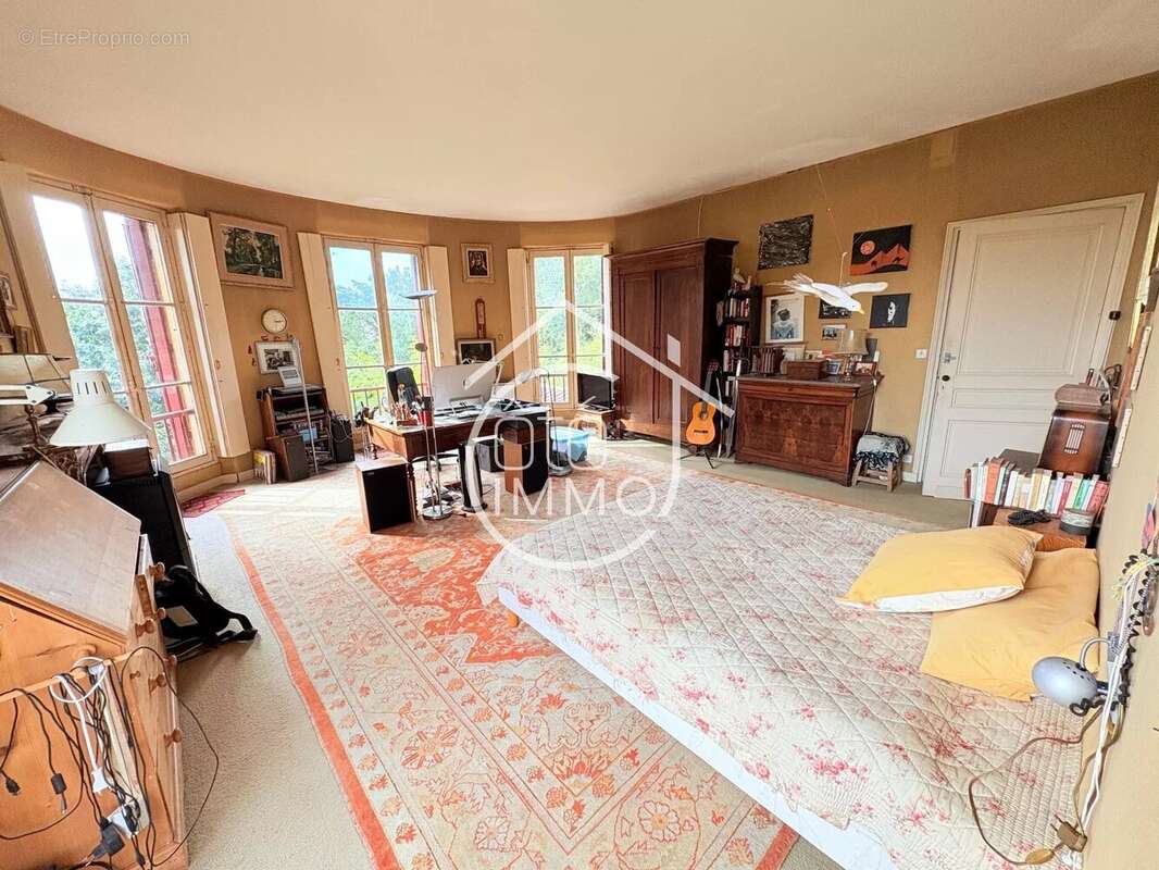 BERGERAC : Manoir atypique 17 pièces de 570m² avec dépendances - photo 13