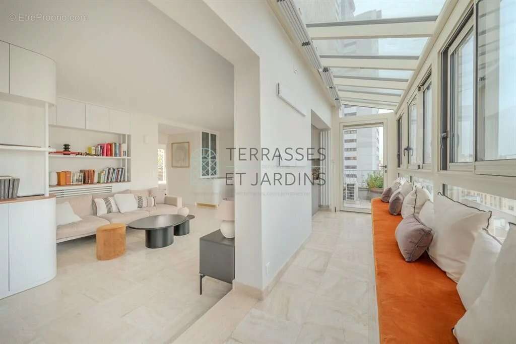 Appartement à PARIS-15E