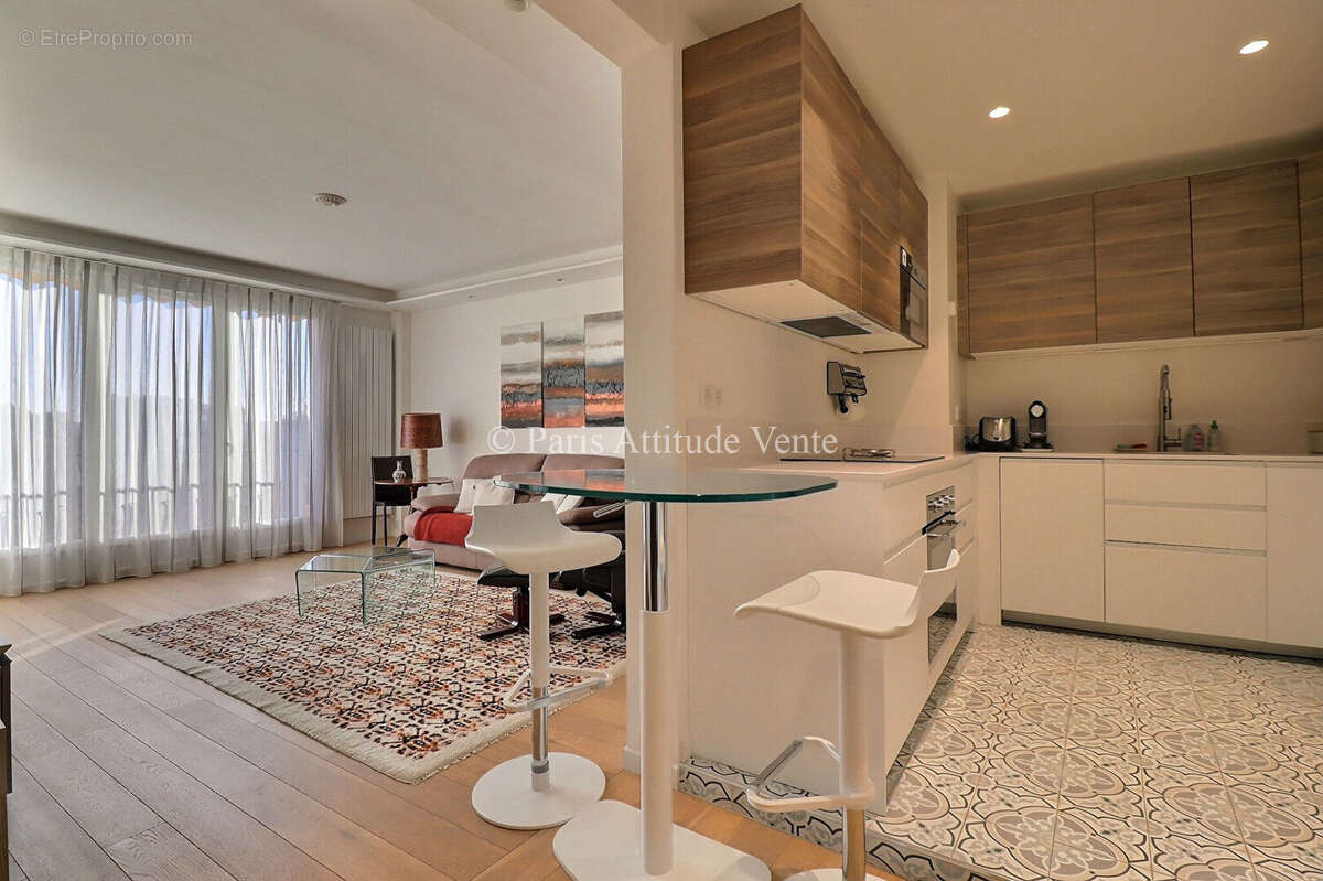 Appartement à PARIS-16E